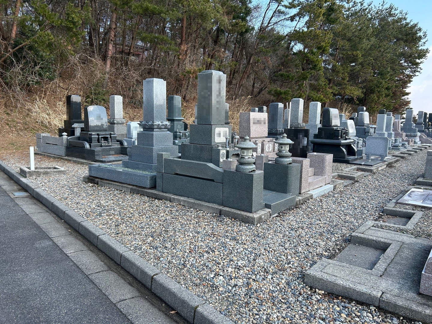 お客様から依頼された墓じまいの墓地現地確認をしました。🕵️♂️
改装許可など書面での手続きもありますのでタイミングを見ながら墓石解体撤去を予定しています。👷♂️
最近はお問合せも増えておりますのでお気軽にご相談くださいませ。😄
#魚沼市 #南魚沼市 #新潟県 #墓地 #墓石 #解体 #先祖 #墓じまい
墓じまい現地確認 https://en-farm.com/2025/04/14/%e5%a2%93%e3%81%98%e3%81%be%e3%81%84%e7%8f%be%e5%9c%b0%e7%a2%ba%e8%aa%8d/