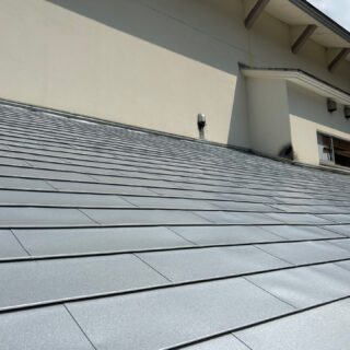 今冬の大雪による影響で破損した屋根材の張り替え作業でした。👷♂️
暑い日差しの中での作業でしたので熱中症対策をしながら施工致しました。👷♀️
今季は豪雪による建物被害が多いので年末までに向けて急ピッチで施工します。😊
#魚沼市
#南魚沼市
#屋根
#修繕
#雪害
