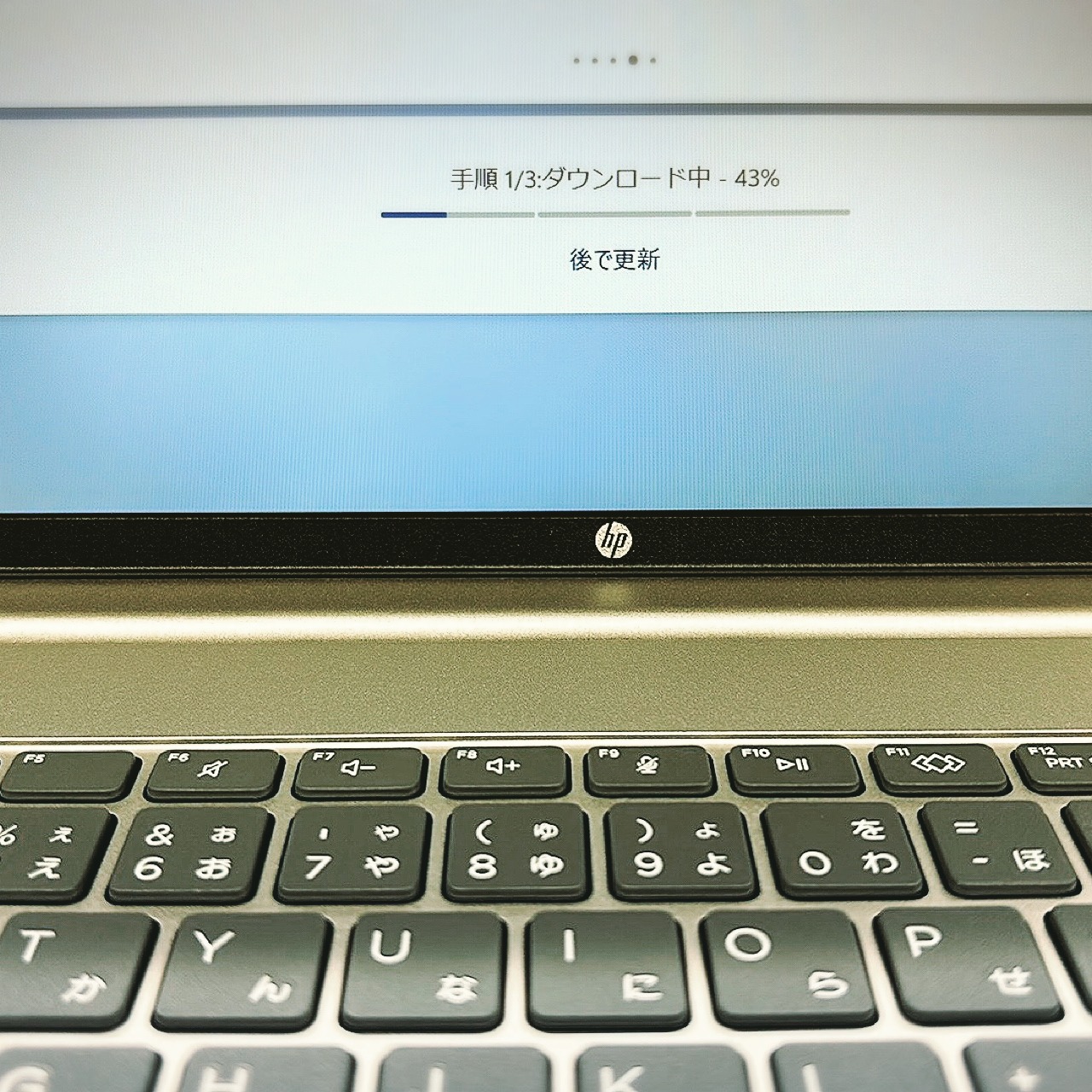オフィスへのノートPC導入・初期設定をお手伝いしました!
新しいパソコンを購入した際、「段ボールから開けて、すぐに仕事で使える状態」にするまでには、意外と多くのステップと時間が必要になりますよね。💻
先日、弊社のお客さま企業にて、新しく導入されたノートPCの設定や周辺機器のアセンブリ、各種ソフトウェアのインストールなどのサポート業務を行ってまいりました。👨🏫
事前に設定資料のご用意がされていましたのでスムーズに作業を進めることが出来ましたので感謝しています!😊
#魚沼市
#ノートブック
#初期設定
#ITサポート